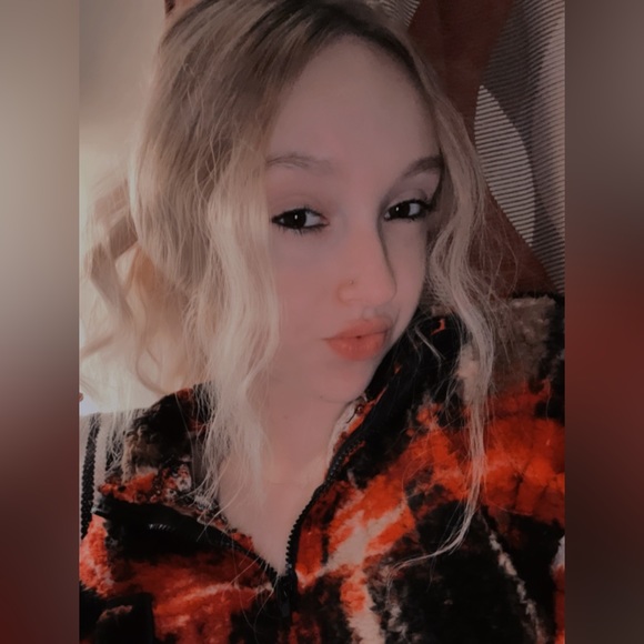 Meet your Posher, Alayna - Picture 1 of 1